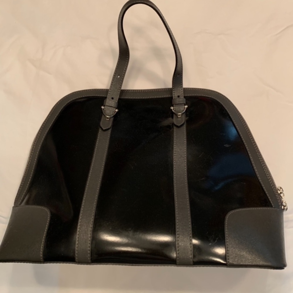 Black and gray handbag by Pulcati